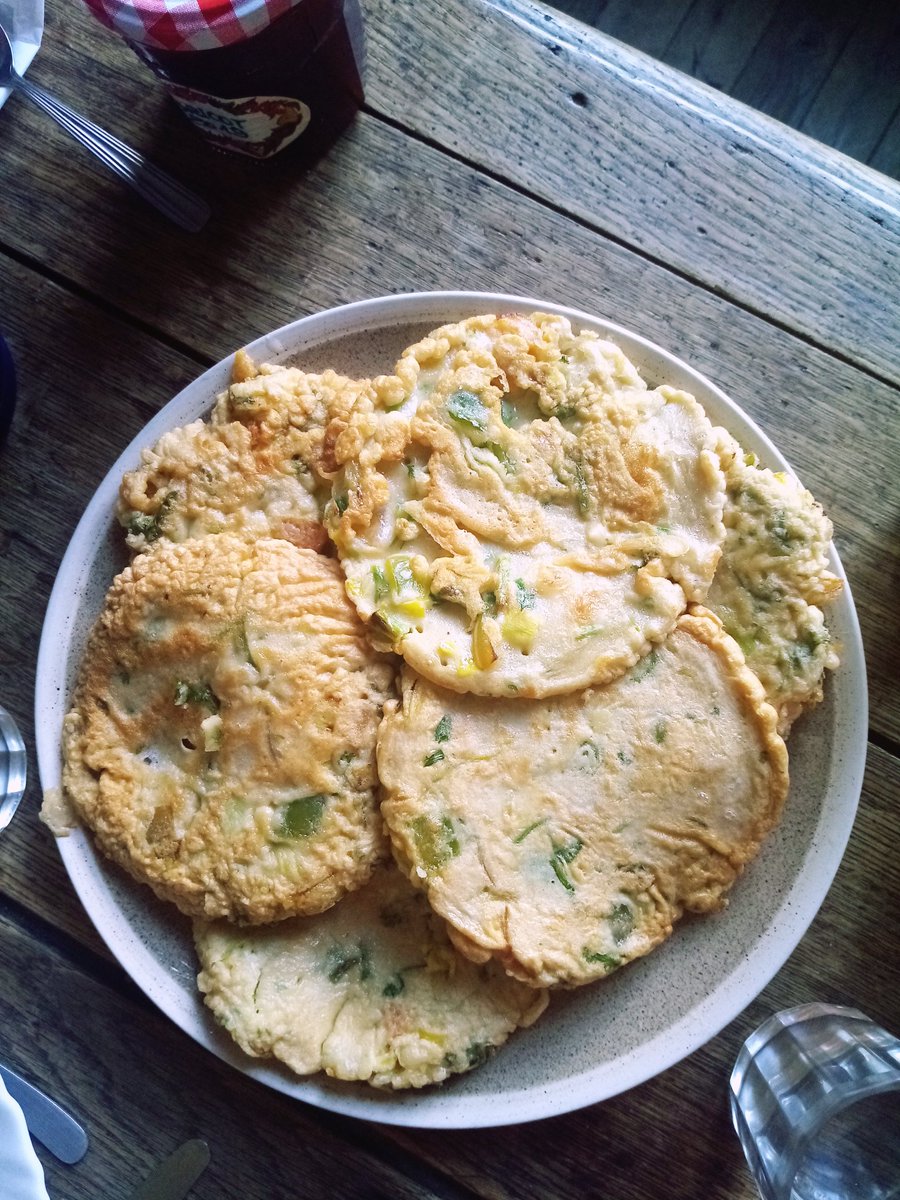 ThePiJi's tweet photo. I made #buchimgae 부침개 for breakfast 🇰🇷 #homemade #koreanfood #recipe #koreanpancake #cuisinecoreenne https://t.co/GodQ8XxoPu https://t.co/EZNtf0fvIh