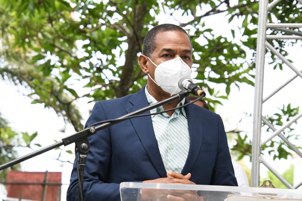 JCesarValentin's tweet photo. Agradecido por el respaldo de la dirigencia y militancia del Partido Verde Dominicano, y el honor de ser proclamado en este día como su candidato a senador. Un gran equipo de hombres y mujeres que nos une el compromiso de cuidar a Santiago. #CuidemosSantiago https://t.co/z75IV9ptbT