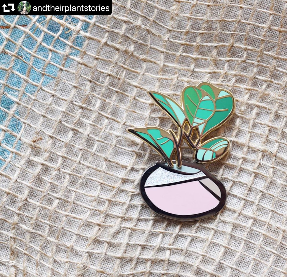 GalaxyDesignSqd's tweet photo. This is such a cute idea that https://t.co/IAQ9MLWukH has done w/their #pins. They took two separate #pin designs &amp; combined them into this beautiful set! Check out their shop, &amp; grab 1 before they‘re gone!
#enamelpin #custom #ficus #plantpin #plant #plants #fern #betweentwoferns https://t.co/9BY4IOXaoF
