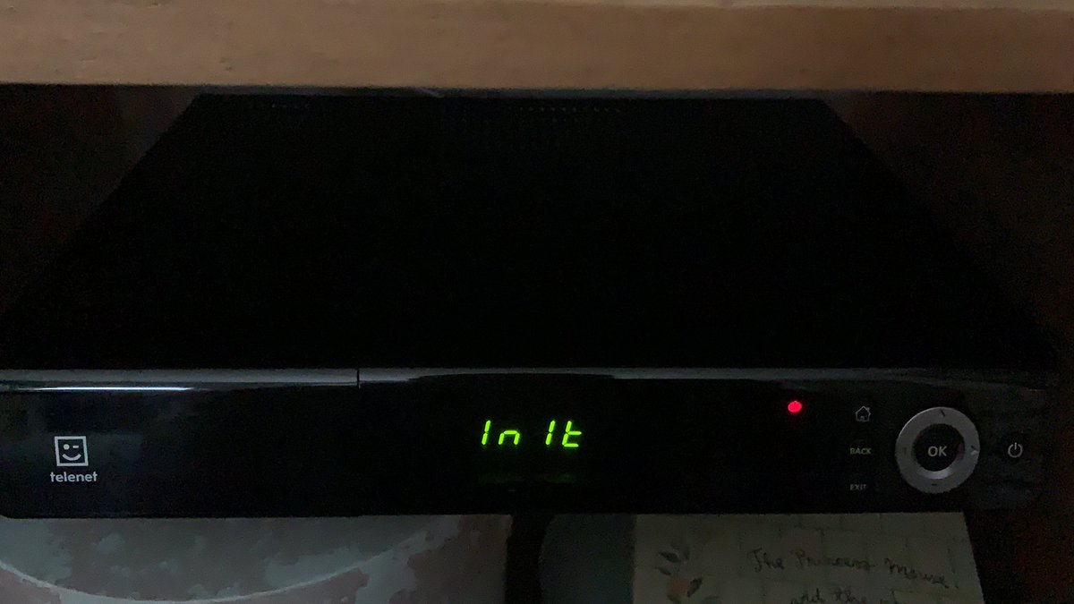 jarkomes's tweet photo. @Telenet mijn digicorder hangt sinds deze namiddag op ‘init’, powercycle/ reset brengt me steeds terug op die init. Iets aan te doen? https://t.co/4uryKPfadd