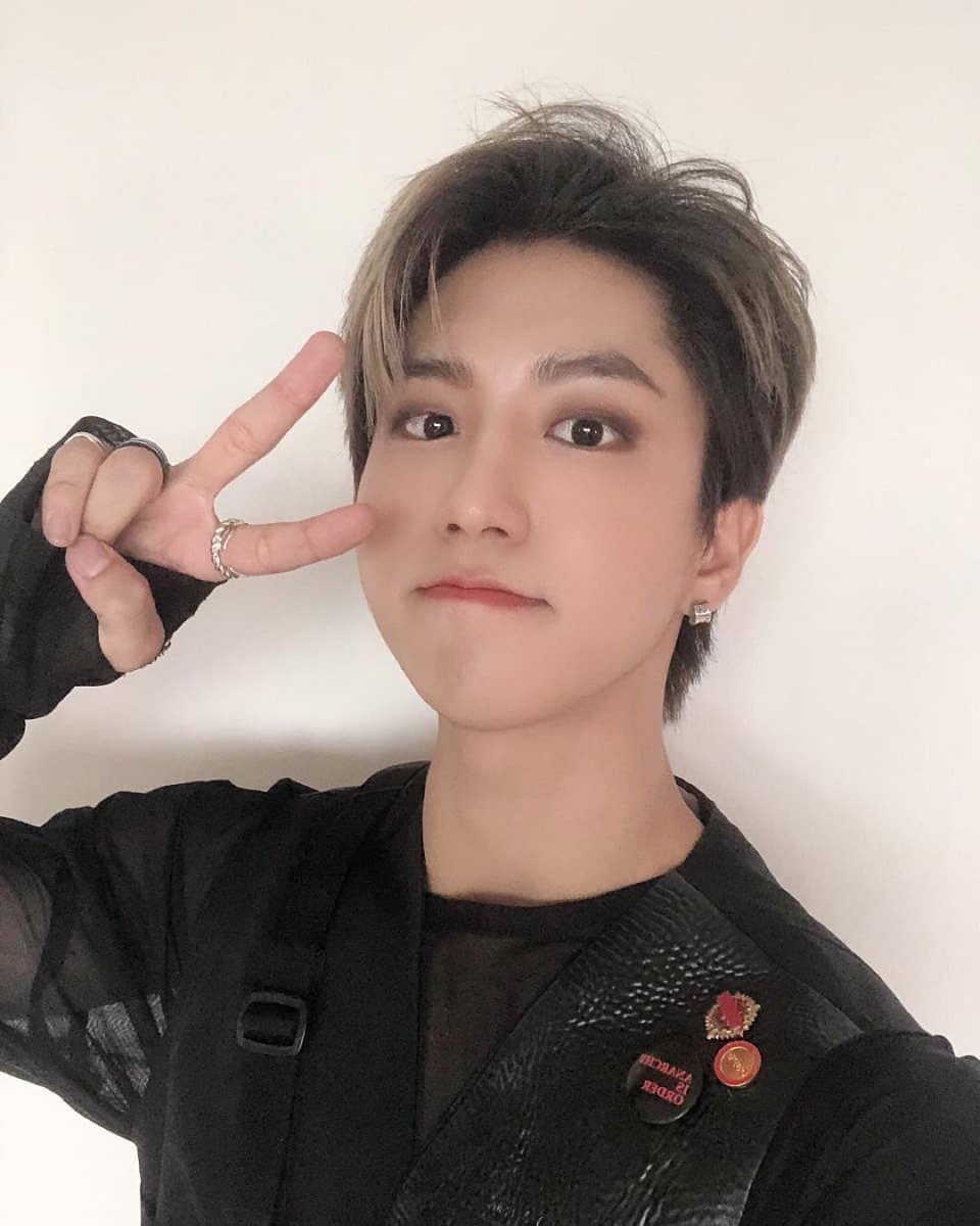 [IG realstraykids] 200617 #HAN

[D-26] 2020.5.22

“สวัสดีครับ STAY~ วันนี้ก็สบายดีใช่มั้ยครับ?
ช่วงนี้ตอนเช้าก็ร้อน ส่วนกลางคืนก็หนาว หาอะไรไว้ห่มพกไปไหนมาไหนก็ดีนะครับ~
วันนี้ผมมีถ่ายเรียลลิตี้ครับ!...”

<a href="/Stray_Kids/">Stray Kids</a> #StrayKids #스트레이키즈 #SKZ_Diary

📍instagram.com/p/CBgPtBsjevP/…