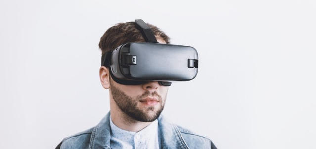 sandycmarshall's tweet photo. The future of #immersive training is here. When should you invest? https://t.co/xikXYHF6X7 https://t.co/TjhLirA3CP