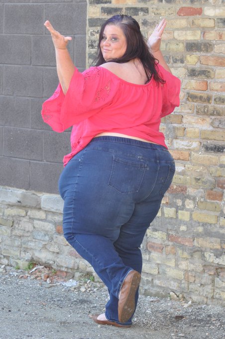 Hot or Not? Do you like it when a big girl is wearing a top that rides up in the back and gives you a<a href="/tag/schoolofhardcocks"class="tags"><span>#schoolofhardcocks</span></a><a href="/tag/mistressesdegree"class="tags"><span>#mistressesdegree</span></a>