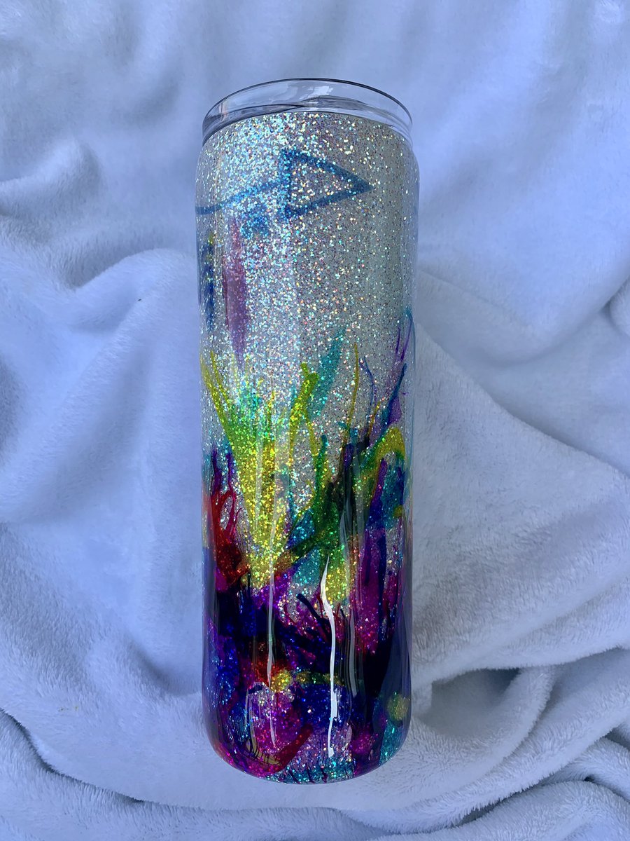 M_Cat_Creations's tweet photo. Love the way this came out! ❤️
#customtumblers #glitter #smallbusiness #custom #shoplocal #scp #vinyl #icanmakethisforyou #mcatcreations #mcc #artistmom #crafts #handmade #veteranowned #hogg #madewithlove #cuplady #glittereverywhere #louisianaartist #inkart #bohoart #feathers https://t.co/XUL8NUyxeh