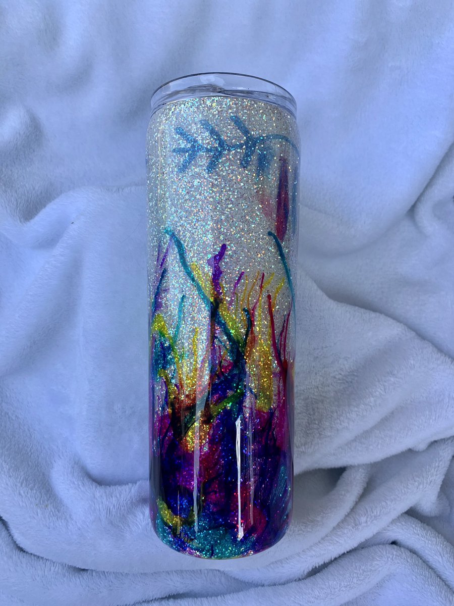 M_Cat_Creations's tweet photo. Love the way this came out! ❤️
#customtumblers #glitter #smallbusiness #custom #shoplocal #scp #vinyl #icanmakethisforyou #mcatcreations #mcc #artistmom #crafts #handmade #veteranowned #hogg #madewithlove #cuplady #glittereverywhere #louisianaartist #inkart #bohoart #feathers https://t.co/XUL8NUyxeh