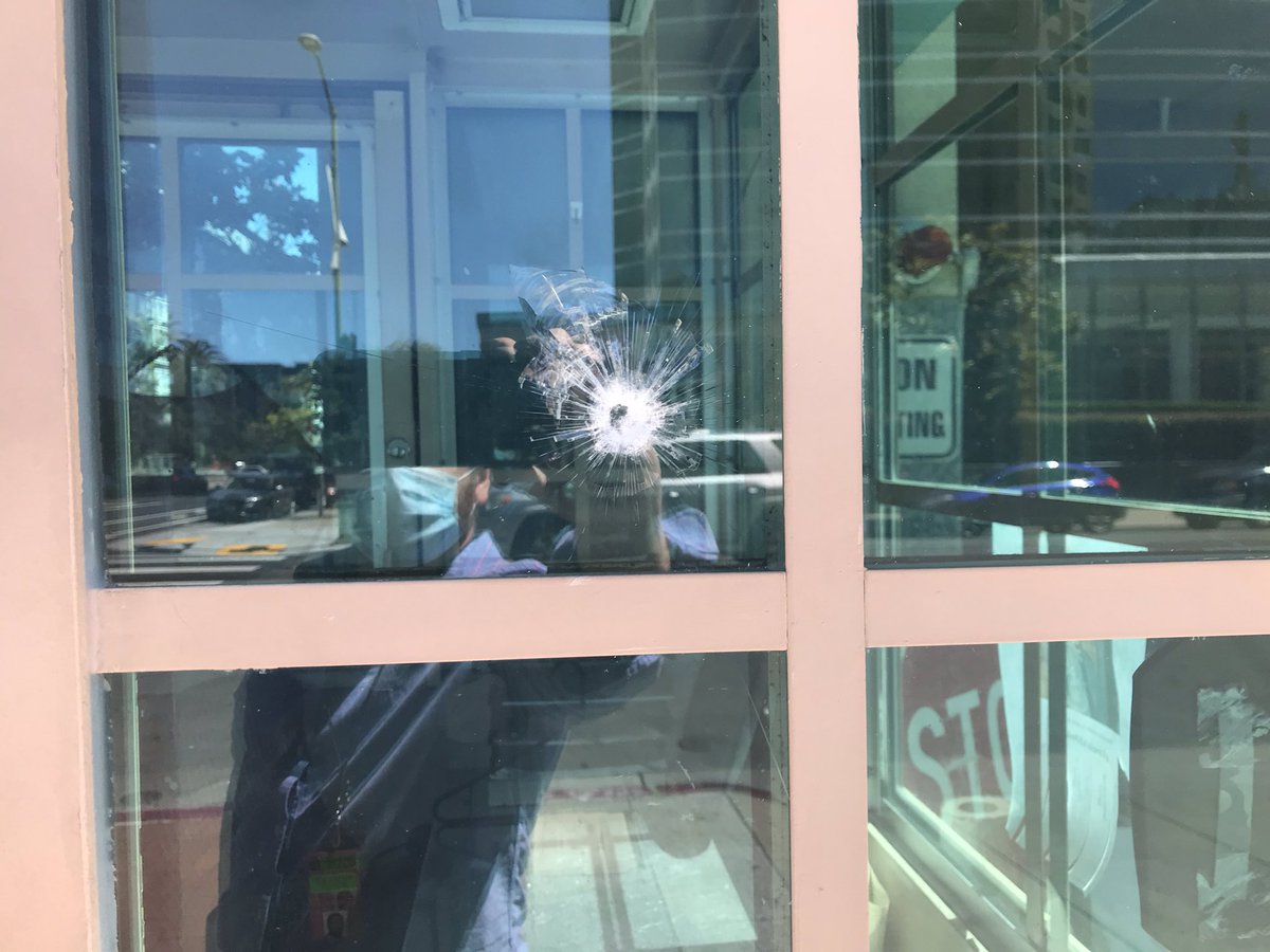 Just outside  #Oakland federal building where press conference was held, you can still see bullet holes from guard shack where Underwood & colleague were shot. Van was parked across street