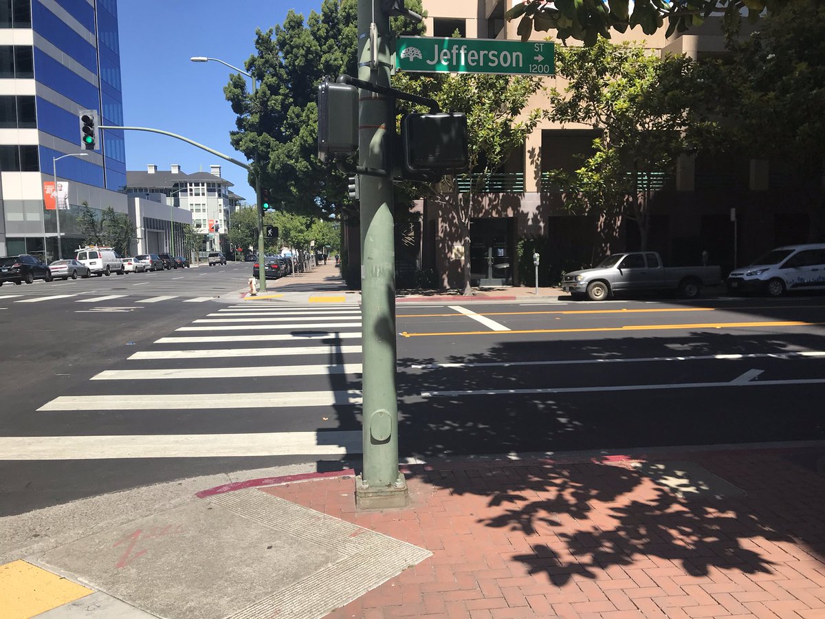 Just outside  #Oakland federal building where press conference was held, you can still see bullet holes from guard shack where Underwood & colleague were shot. Van was parked across street