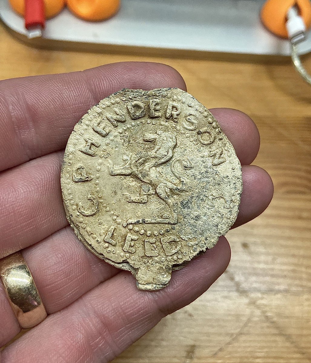 LittleJohn_RC's tweet photo. What’s everybody’s favourite Lead Seal find? This big bad boy is mine 😁👍🤩 #XPFINDS #MetalDetectingUK #MetalDetectingFinds #LeadSeal #BagSeal #ClothSeal #ManureSeal @xpdetectors https://t.co/kNbw7hLEJV