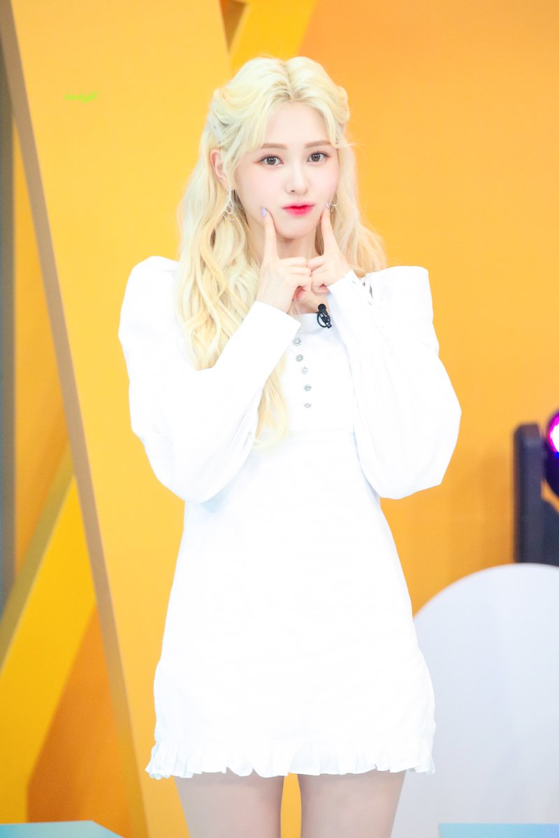 200615
#예빈 #YEBIN #다이아 #DIA <a href="/dia_official/">다이아 DIA</a>