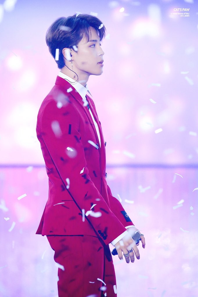 Look how well-aligned his posture is. From the side, you could draw a line straight from his head to his feet.