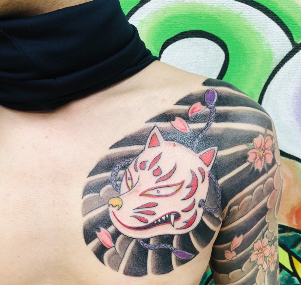 刺青 仙台 彫千代 女彫師 Twitterissa 白狐ちゃん 人々に幸せをもたらす縁起の良い狐面 今日も良い一日を 仙台 刺青 和彫り 女彫師 彫千代 白狐 T Co Vrqwpjaxyp Twitter