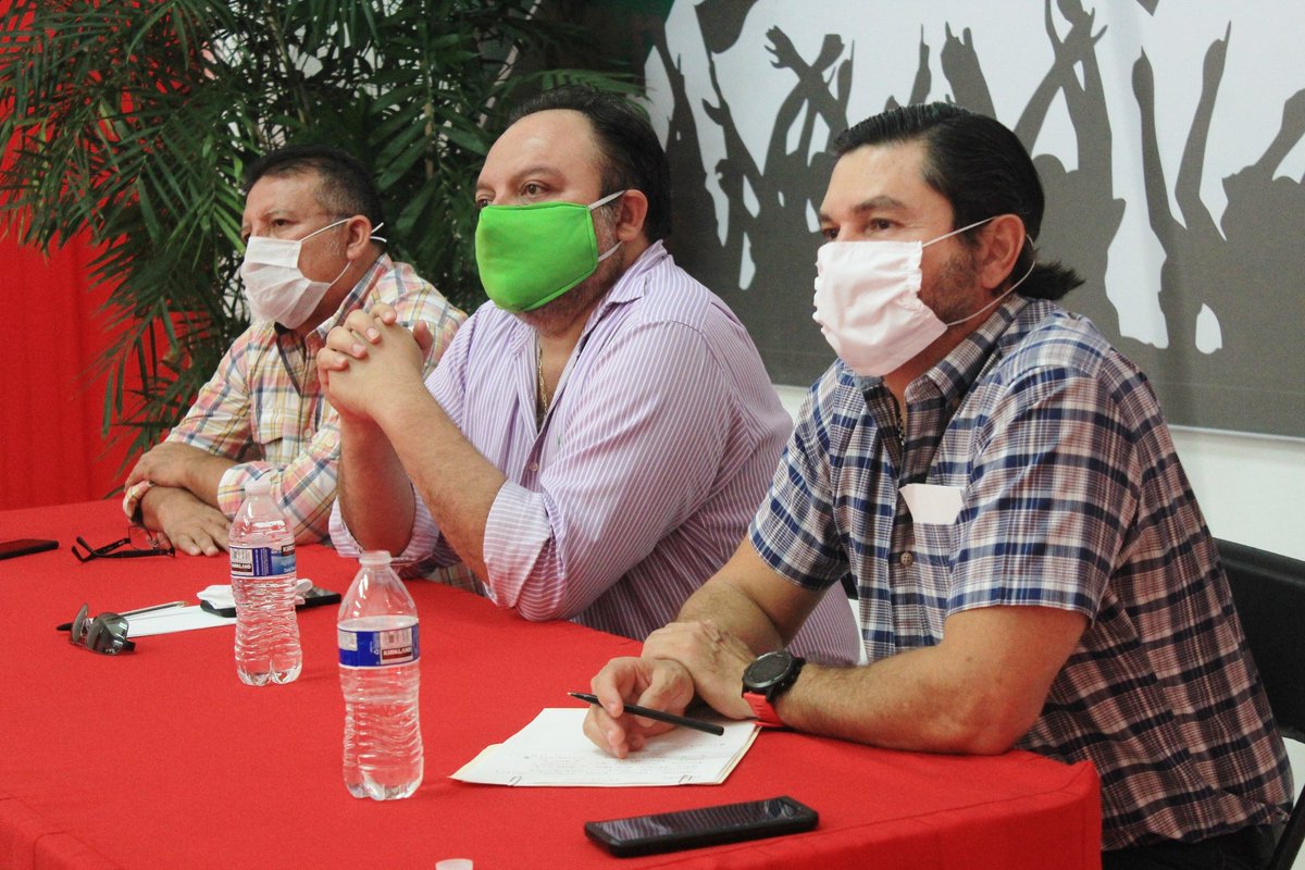 PRI_Yucatan's tweet photo. Continúan los trabajos de cara a la renovación de los Comités Municipales en la Casa del Pueblo con nuestro Presidente, @FTorresRivas   y el Delegado del CEN en el estado, @NicoBellizia.
¡Seguimos trabajando! 
@alitomorenoc @PRI_Nacional @caroviggiano https://t.co/J3xZF8RYl5