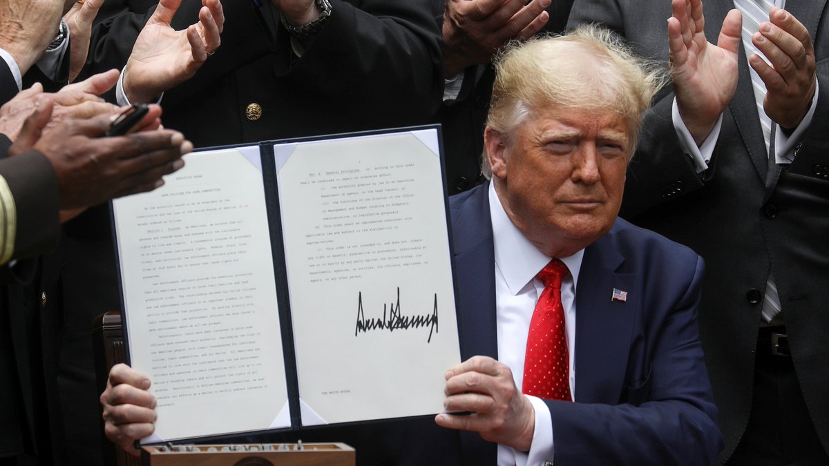 ThreadLet's talk about the executive order that  @realDonaldTrump signed today on improving policing in our country.The criticism is, of course, bad-faith partisan fanaticism."Trump is pro-police!"AS ARE DISTRESSED COMMUNITIES!Duh?