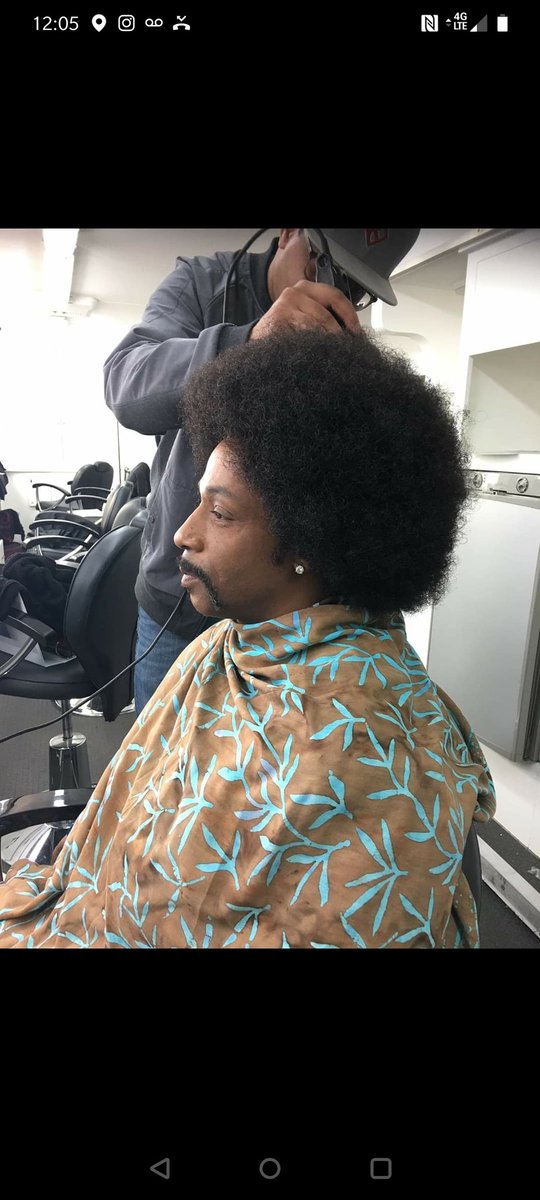 mr_skip_musik's tweet photo. Go rent or own the movie "2 Minutes of Fame" on VOD right now!! I worked as the barber on this film. Thank you to @rhondaoneal913 for giving me the opportunity.
#barber #hollywoodbarbers #celebritybarbers #setlife #hairstylist #duallicense #hollywood #jaypharoah #kattwilliams https://t.co/Vf2O91clAH