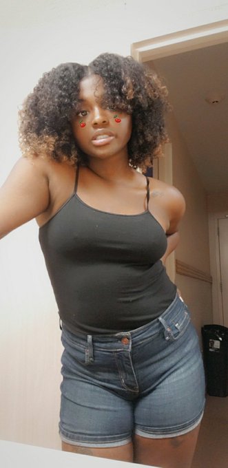 I don't ever post pics but fresh out of a toxic relationship ayeeee 🥳🎊🥂 https://t.co/NQhbvrPn31