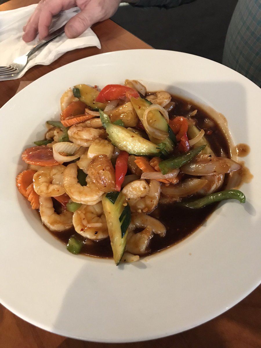 Thai stir fry, so good and I miss it so much, the family run Thai place in town has been closed for covid and is smartly waiting for things to be better before they open, I will instead daydream about their food here instead