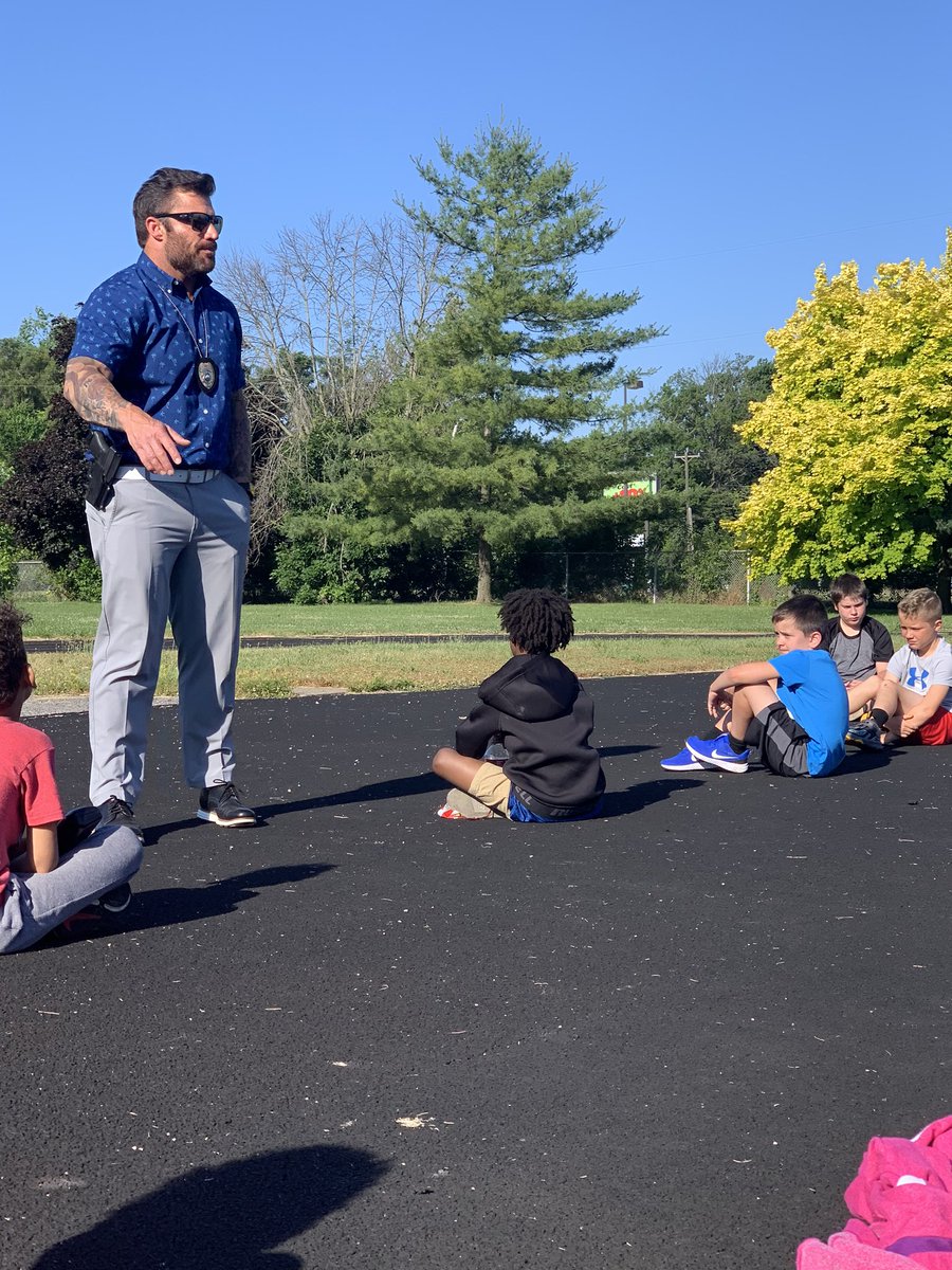 TerreHaute_BGC's tweet photo. Thank you @THPDPIO for coming to visit with us and talk about such an important topic! Can’t wait until next time! #THBGC #THPD https://t.co/nud9Y7DmRW