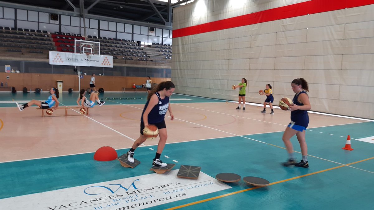 CBPonent's tweet photo. Nuestras C⛹🏽♀️H⛹🏽♀️I⛹🏽♀️C⛹🏽♀️A⛹🏽♀️S ya estan cogiendo ritmo,el confinamiento nos ha frenado,pero nada para a nuestras leonas del cadete!!!🧡🏀🦁SOMEQUIPSOMPONENT💪🏼💪🏼
#somequipsomponent #volvemosmejores #noparamos #cbponent #ponentonfire #basquetvalorscreixentjunts #viuesbàsquet https://t.co/9dRgx6dsjT