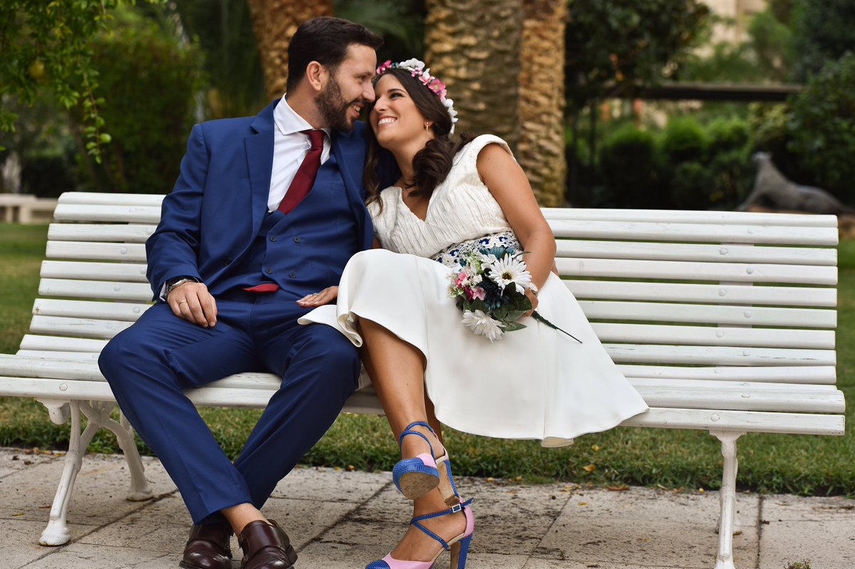 TallerLuisa's tweet photo. Lucía y Adrián. Lucía con vestido de novia corto después de quitarse la sobre falda. @rubenahijadofotografo @azavamakeup @gsus_rey @debscad @angelcarrasco_debscad @ribesycasals @jmrsilkfabrics #vestidosdenovia #vestidosdenoviadiferentes #vestidosdenoviaoriginales #altacostura https://t.co/vfCMNNaNnV