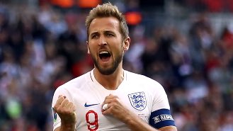 talkSPORT's tweet image. 🍴 Rashford: Helps feed millions of children among other good deeds

👕 Kane: Sponsors Leyton Orient’s shirts to help a charity &amp;amp; the NHS

✊🏾 Sterling &amp;amp; Sancho: Make a stand against racism and demanding change.

England’s forwards make themselves heroes even without the Euros 👏