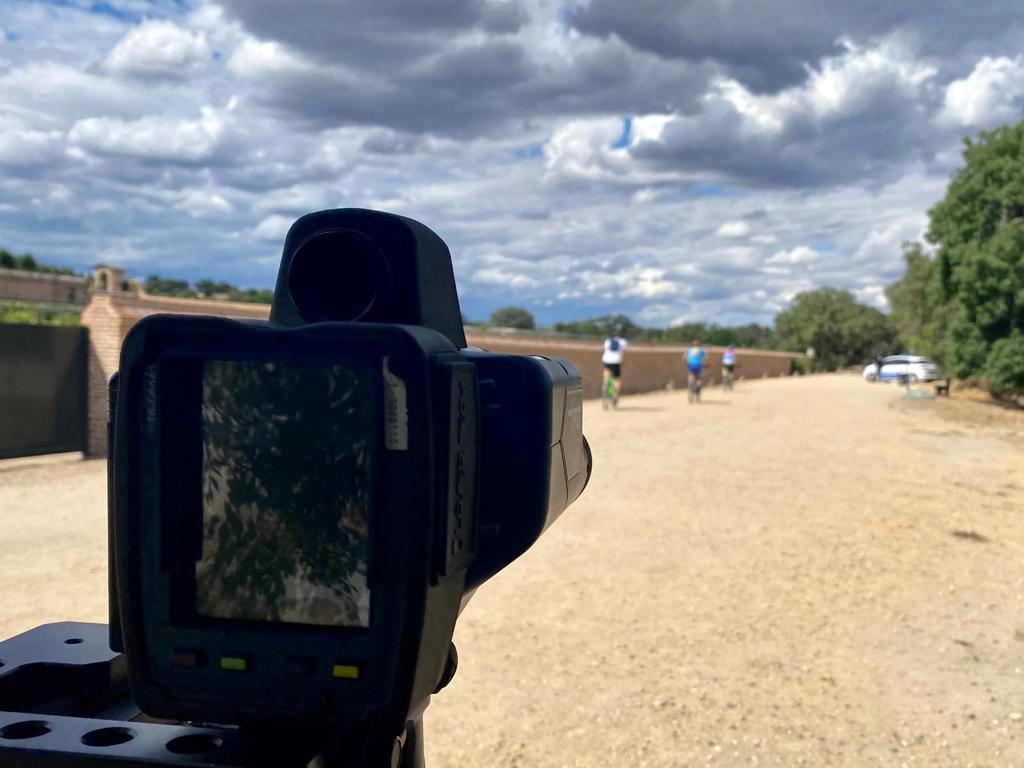 policiaboadilla's tweet photo. El que avisa no es traidor, estamos realizando controles de #velocidad (radar) 🚔👮‍♂️📝.
Respeta las normas 👮🏻👍
En el monte de #Boadilla las "bicis" no pueden superar los 20 km/h  y los peatones tienen prioridad dentro del mismo.
#Noesporlamulta https://t.co/R5vaRbXrs2