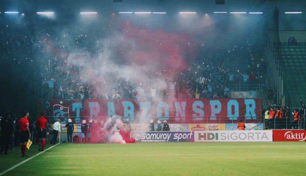 İnandık, başardık..
İnanıyoruz, başaracağız..
Hepinizi üst üste koyup şampiyon olacağız. 
3 kupayı birden Trabzon'a taşıyacağız 🔴🔵