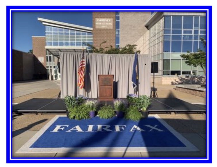 Congratulations to the Class of 2020! A few pics from the graduation photo-op!