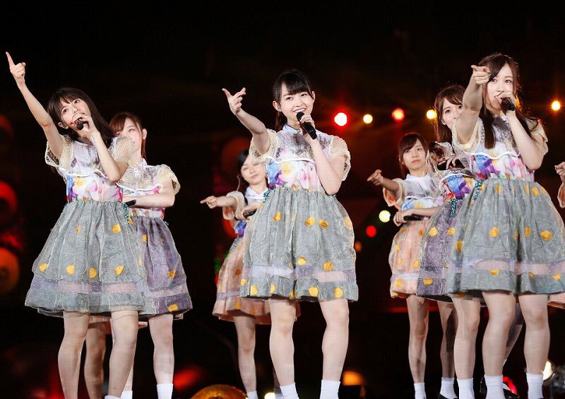 26 ⊿ Umareta Mama de [MV and Performance Costume]BODYSONG's first costume for Nogi. The digitally printed flowers on the top and the tulle skirt makes for a fun combination that suits the upbeat energy of the song. https://twitter.com/korobizaka/status/1272236933587107842?s=20