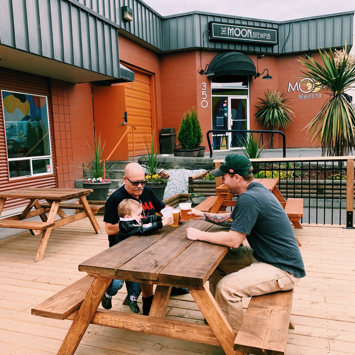 Cheers to the new patio!

Kid friendly, open 7 days a week. Plus there's a dog area! 🐶 Order in the Pub or Distillery Lounge and your server will bring your order out to you. Full menu available 🍻🍔

#MoonUnderWaterBrewery