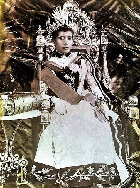 AfricaFactsZone's tweet image. Queen Ranavalona III (1861- 1917) was Madagascar's last reigning Queen. She passionately defended her country's sovereignty.

She was deposed to Algeria by the French military on February 28, 1897. Therefore, the country became a French colony.