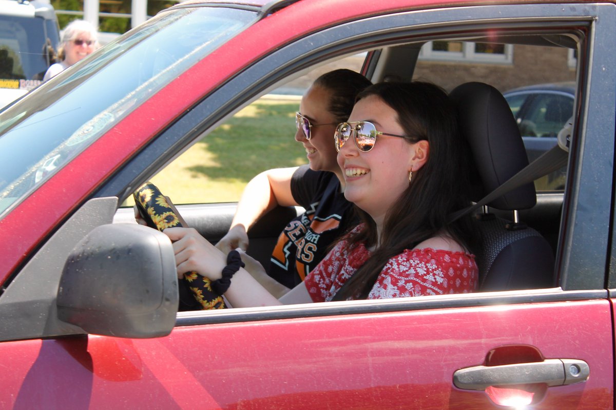 marlborosd's tweet photo. Members of the @GoMHSDukes #Classof2020 took a drive through their hometown today as part of a motorcade that took place in their honor. The motorcade ended at the High School, where the soon-to-be grads were cheered on by faculty & staff #MarlboroPride #DukesStrong #GoDukes https://t.co/9eutUv0sd1