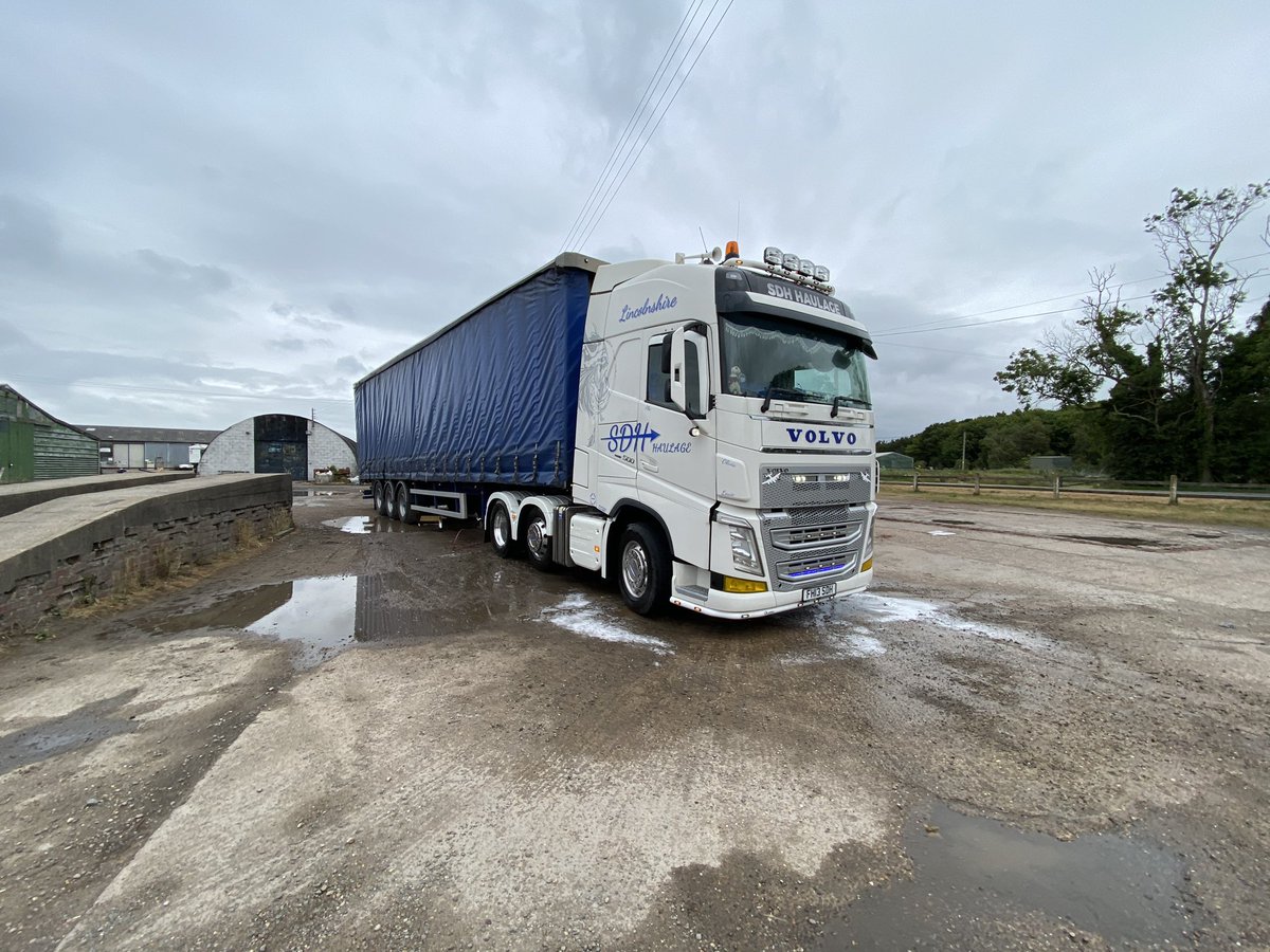 ShaneH180's tweet photo. Few pics of the fleet from the previous month #staysafe #sdhhaulage #volvotrucks https://t.co/jScYLVYLUM