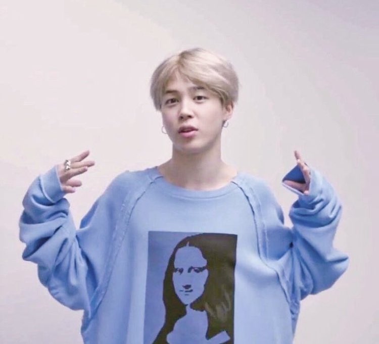 TINYYOOMFIE's tweet photo. jimin being tiny but as you scroll he gets even tinier ; a thread https://t.co/D5iPT2IJqA
