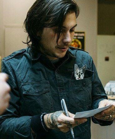 Frank with long hair - a thread