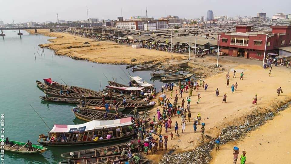 beaubenin's tweet photo. Les berges lagunaire de Dantokpa en plein travaux. A terme il deviendra un lieu de plaisance et de détente avec des installations, des espaces... 
#Cotonou #Benin #team229 #paysagebeninois #Benindecouverte #Berge #BeauBenin #landscapephotography #amenagement #Beninvie https://t.co/kYHf0LGM95
