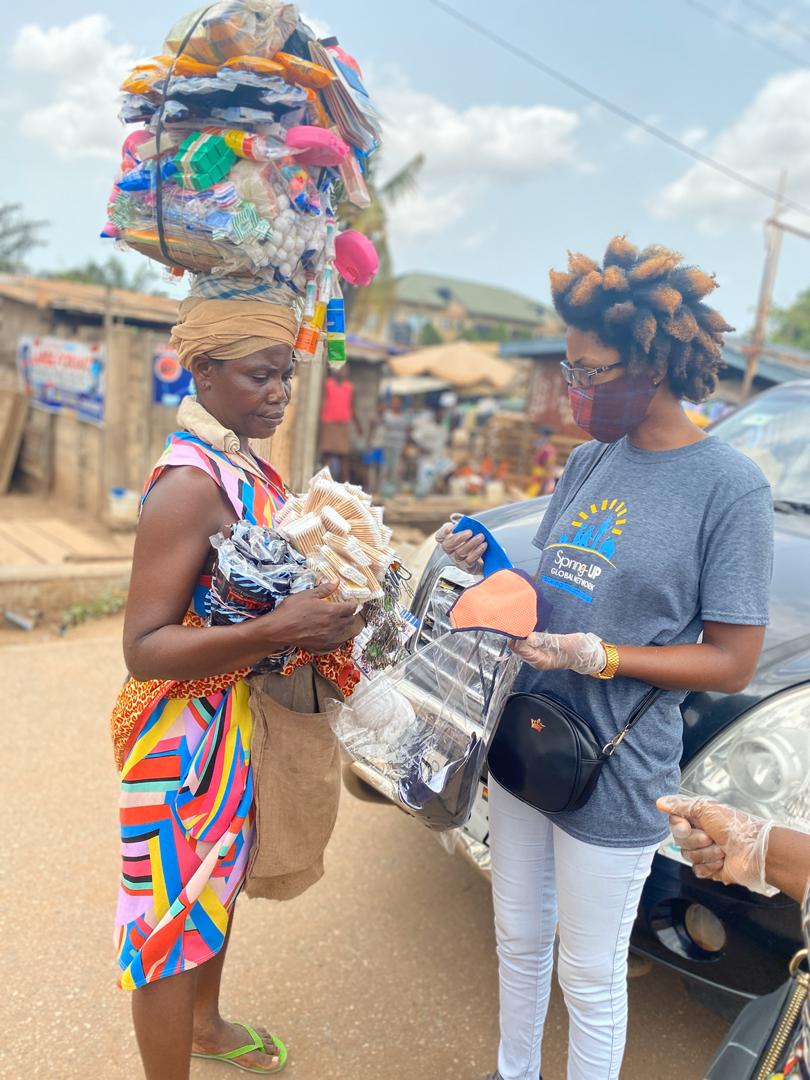 datfreethinker's tweet image. Early in May, we put in our contribution into fighting COVID-19 by donating nose masks to street hawkers and workers in the cities of Accra and Kumasi. With a 1000 nosemasks, we can replicate the same feat in other cities or do it in a wider range in Accra. #YFM #WHATCANYOUDOONY