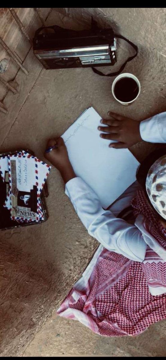 انت تنتظر رسالة مني وانا تائه لا اعلم ماذا اكتب لك.