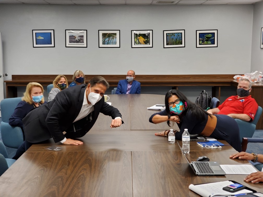 LAUSDSup's tweet photo. Despite current economic challenges, @MDCPS is demonstrating its unwavering commitment to teachers with an agreement that honors their work. Through the  leadership of our School Board, we're providing a long-term solution that offers peace of mind during these uncertain times. https://t.co/yFpTnto6No