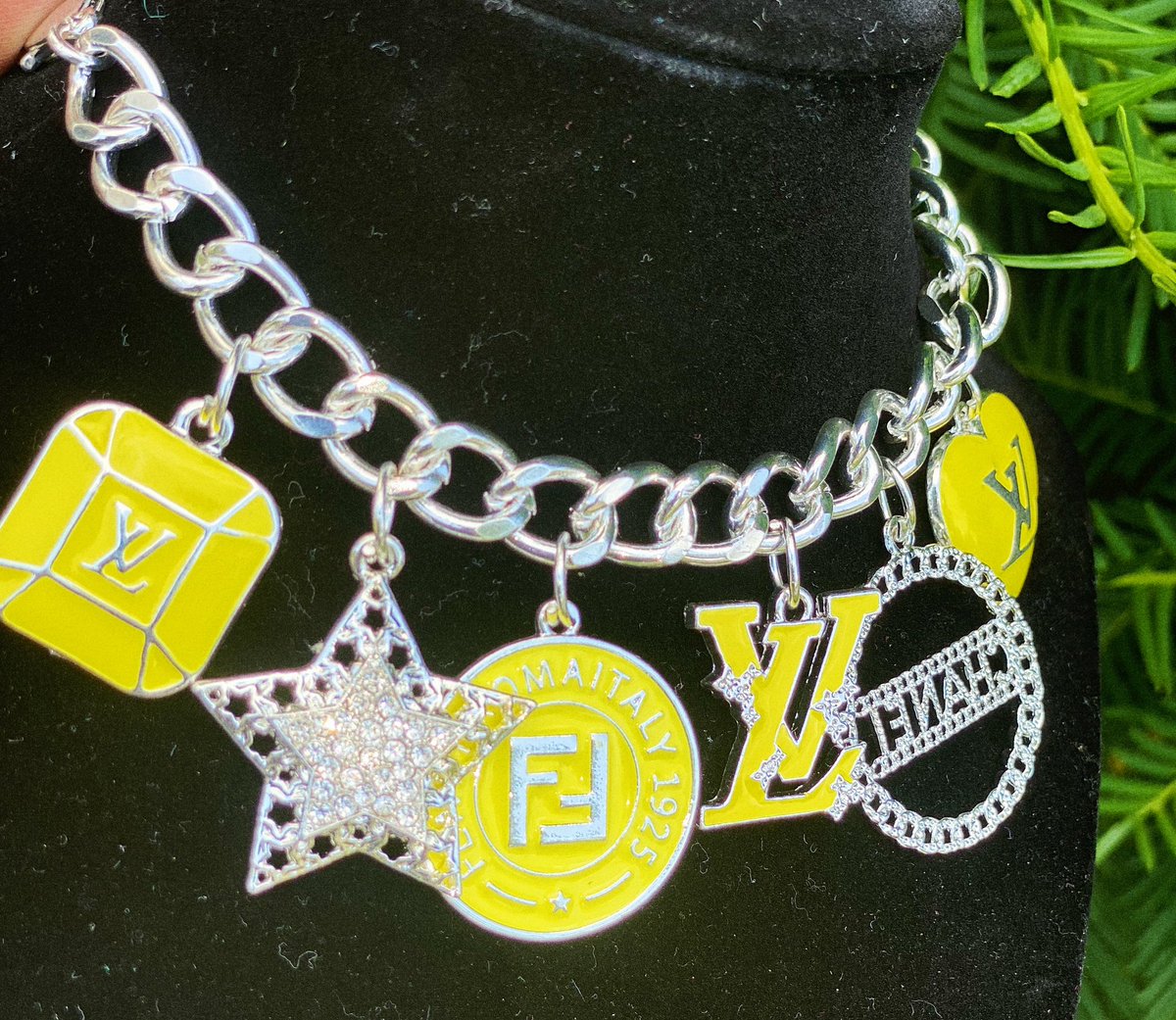 KraveNation's tweet photo. De$igner Charm Bracelets Have Been Restocked Ladies ✨ https://t.co/am68pCnDOm