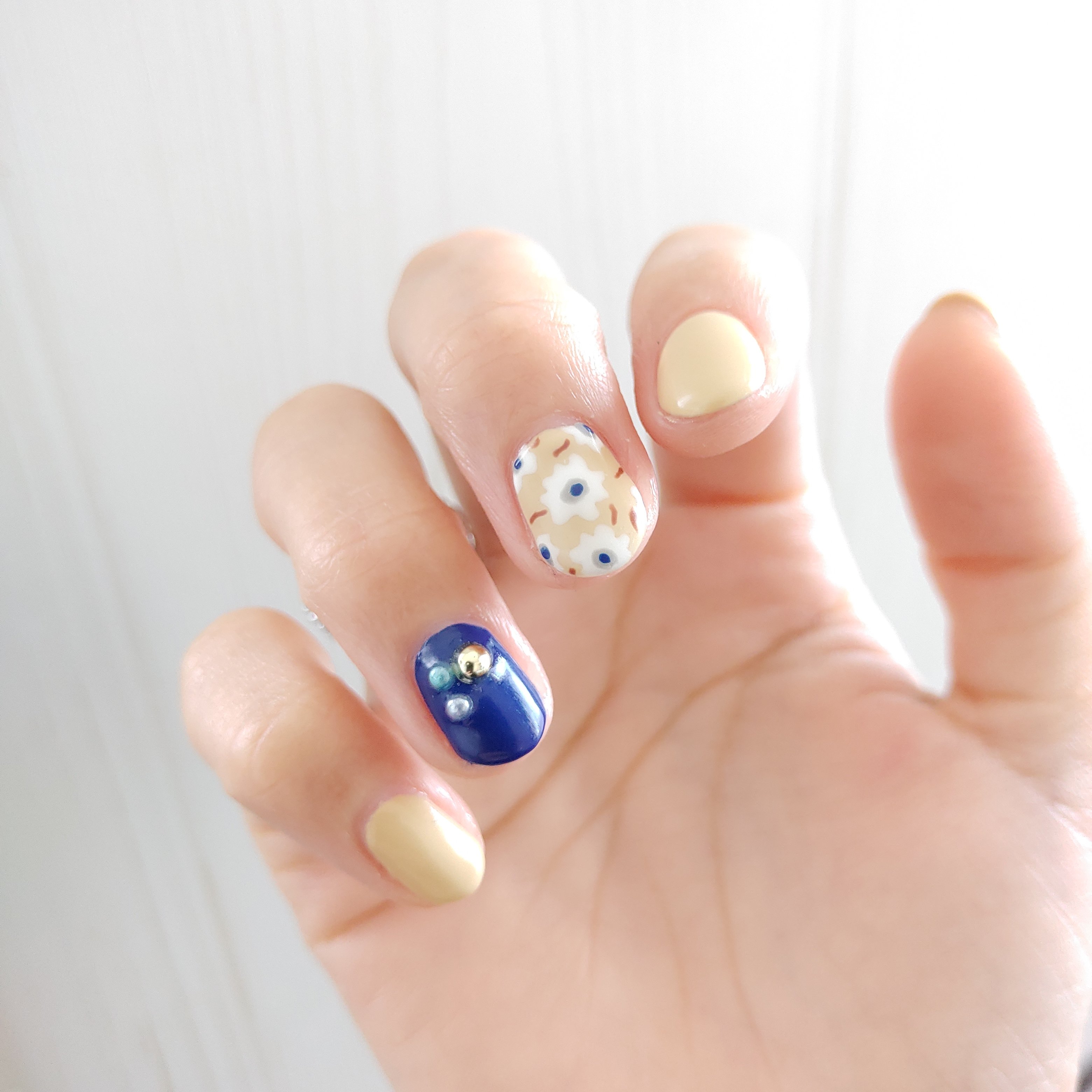 Twitter 上的 しろくまnail 大人っぽい北欧ネイルを ベージュ系に差し色ネイビー マリメッコ柄は何色でも可愛いです 手書き 北欧ネイル マリメッコ シンプル ネイル好きさんと繋がりたい お洒落さんと繋がりたい T Co 47ueiubbnl Twitter