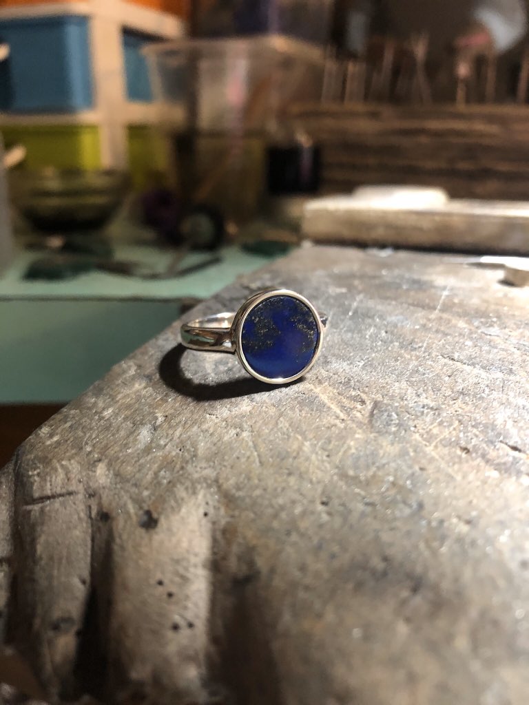 AlessandraStr's tweet photo. Balliamo sul mondo! #silver #lapis https://t.co/BBTPdlueIb