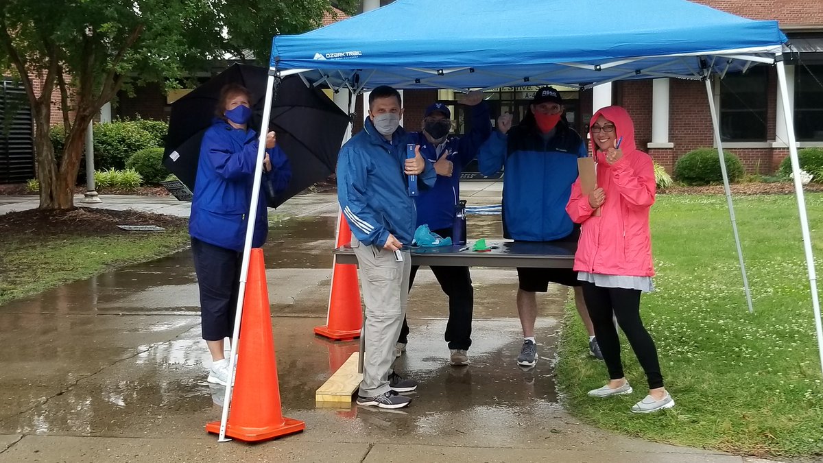 HollySheffiel11's tweet photo. What did YOU do on Day 2 of Summer Break? YHS pick up in the rain! #falconfam @aaron_mcquillan @ShannonSButler https://t.co/hd8t9rHFbU