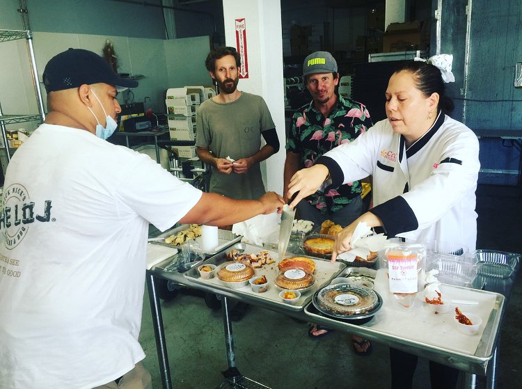 OahuFresh's tweet image. Find out how by simply enjoying some delicious salsa or a chicken pot pie, you can support your community. This Week With Oahu Fresh 💚 - eepurl.com/g7sc8L