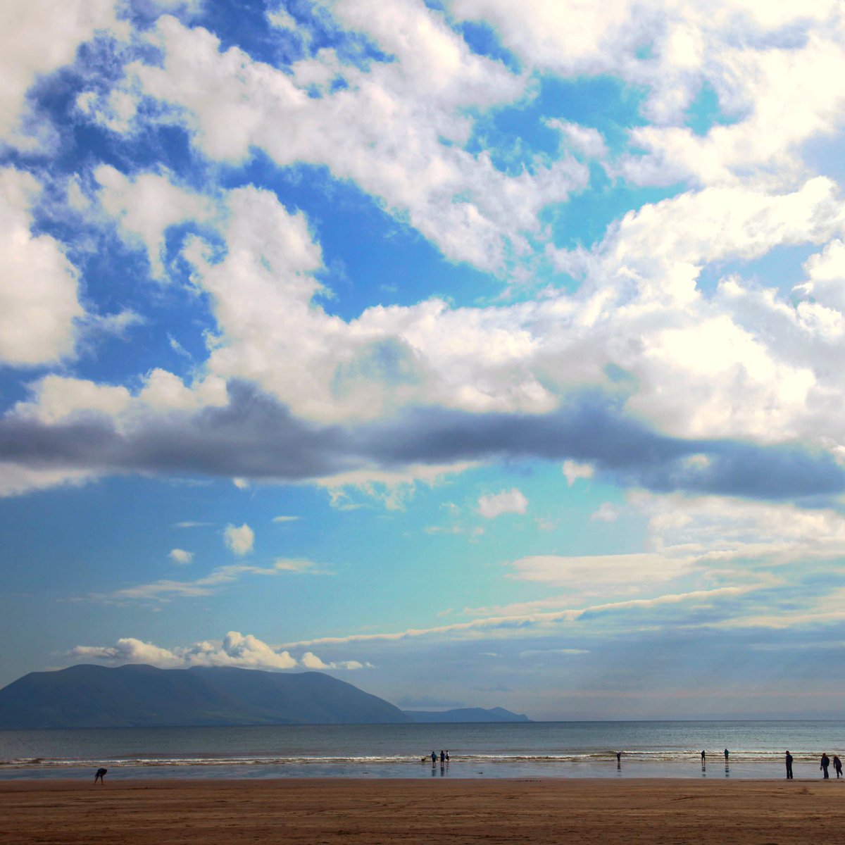 Irish food was assoc for about 2000y with class structure. Little of this survives, other than the ancient requirement & practise of hospitality. A sad example was the case of 19th C famine victims, in a sod cabin, offering an inspector the only food they had. (Kerry)