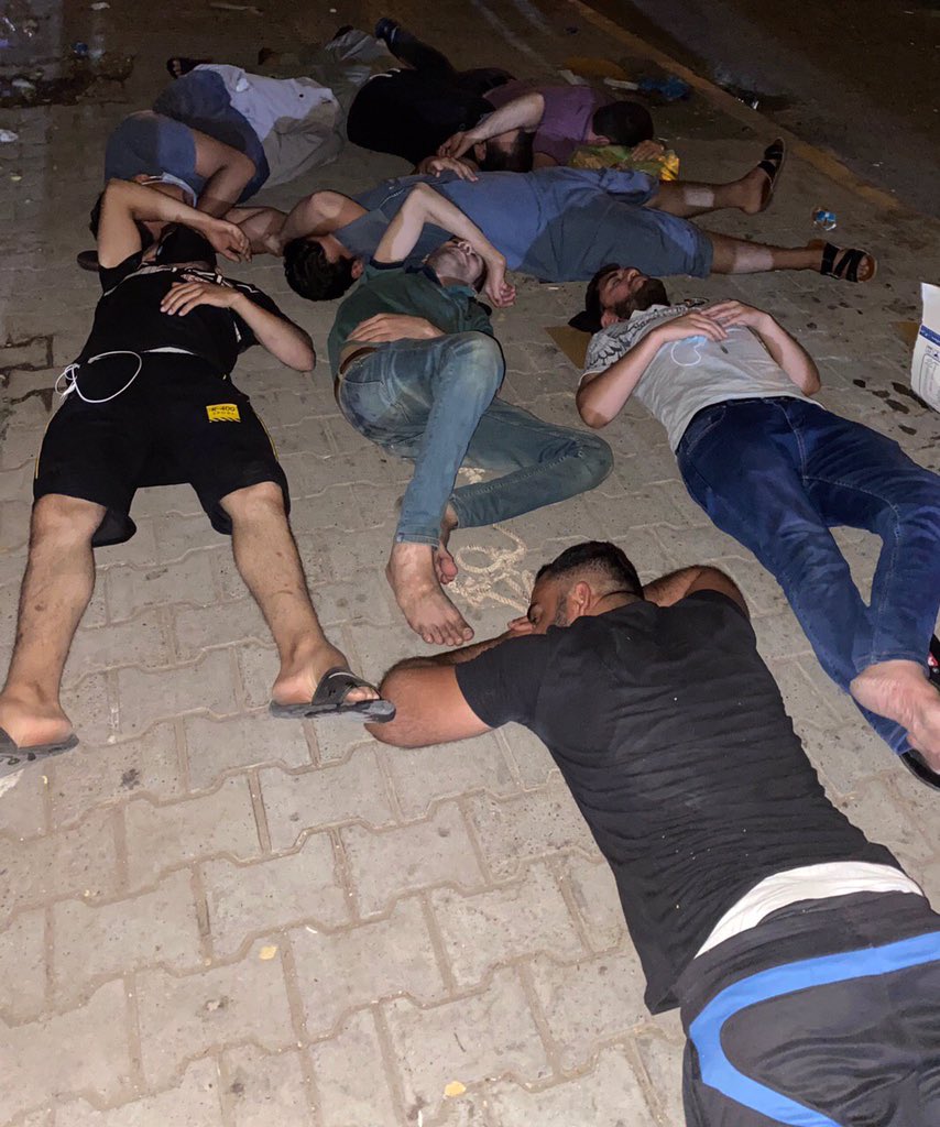 PhyTooma's tweet photo. الله يحميكم ويحرسكم اخوتنا 🙏🏻
الله ليضيعلكم تعب 
#الرصيف_مفترش_العلوميين  💔 https://t.co/QnUKlEZX42