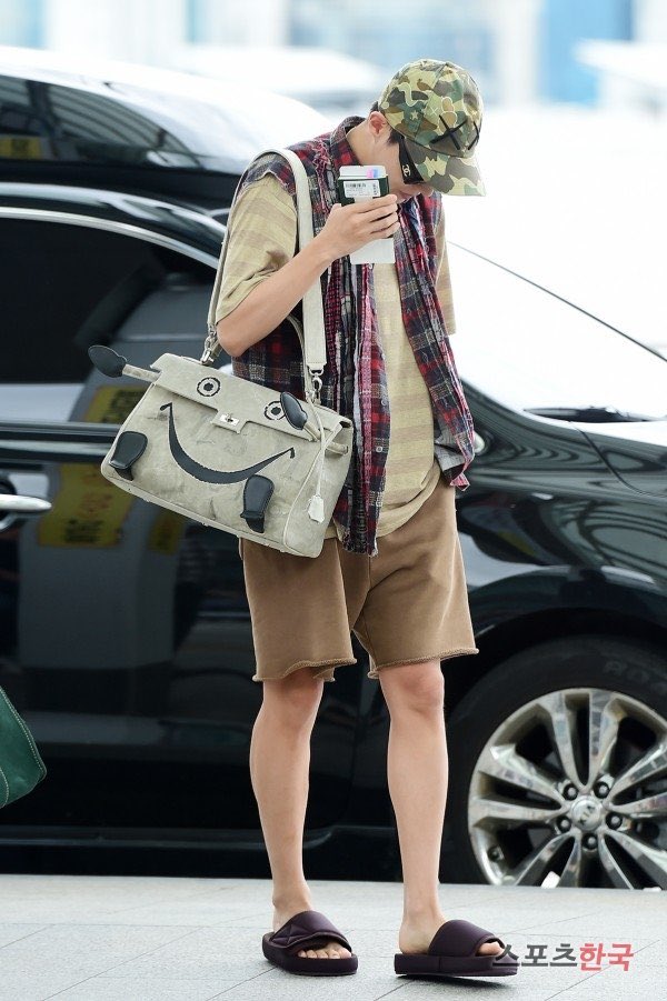 the bee attached in his bag