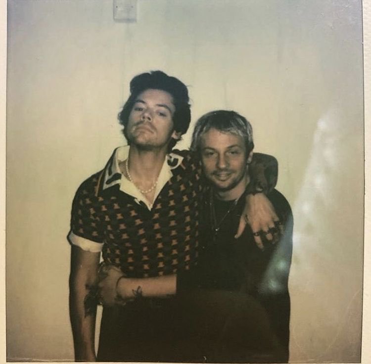 kid harpoon(the last pic is harry with thomas’ son)