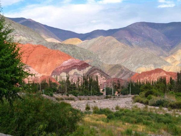 baggageworld's tweet photo. Cerro de los 7 colores #Argentina https://t.co/NXG20sLgbO