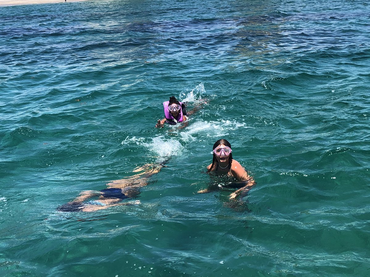 RayWaker's tweet photo. We ventured out to the ocean today! 🚤 The girls loved exploring off-shore with their snorkel gear. 🤿. Be easy!!! @KellyBWalker @CynthiaKayhart https://t.co/un7p9lWVXe
