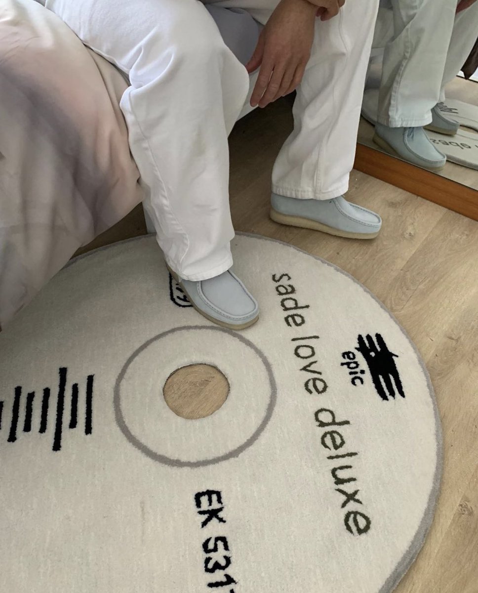 ShenaeCurry's tweet image. found out the man who makes these rugs is Jamaican and now i need em more than i did before.